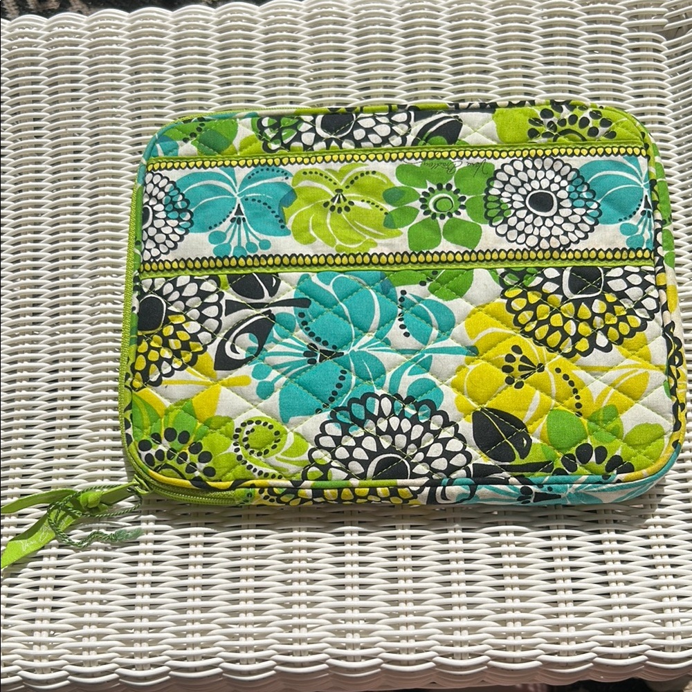 Vera Bradley Floral “Limes Up” Quilted Tablet Sleeve 8x10” - Picture 4 of 8